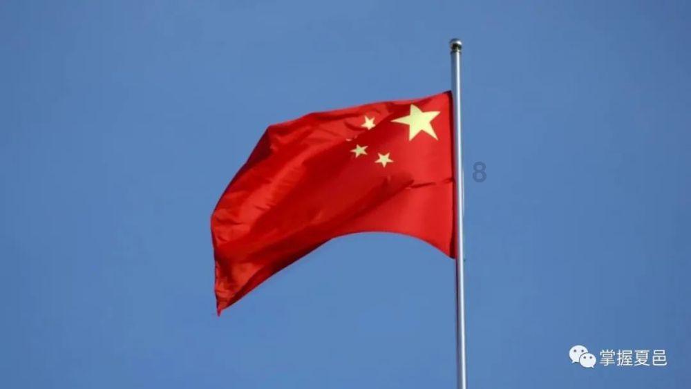 山西方山:儿童燃放烟花引燃车辆,消防员及时扑救